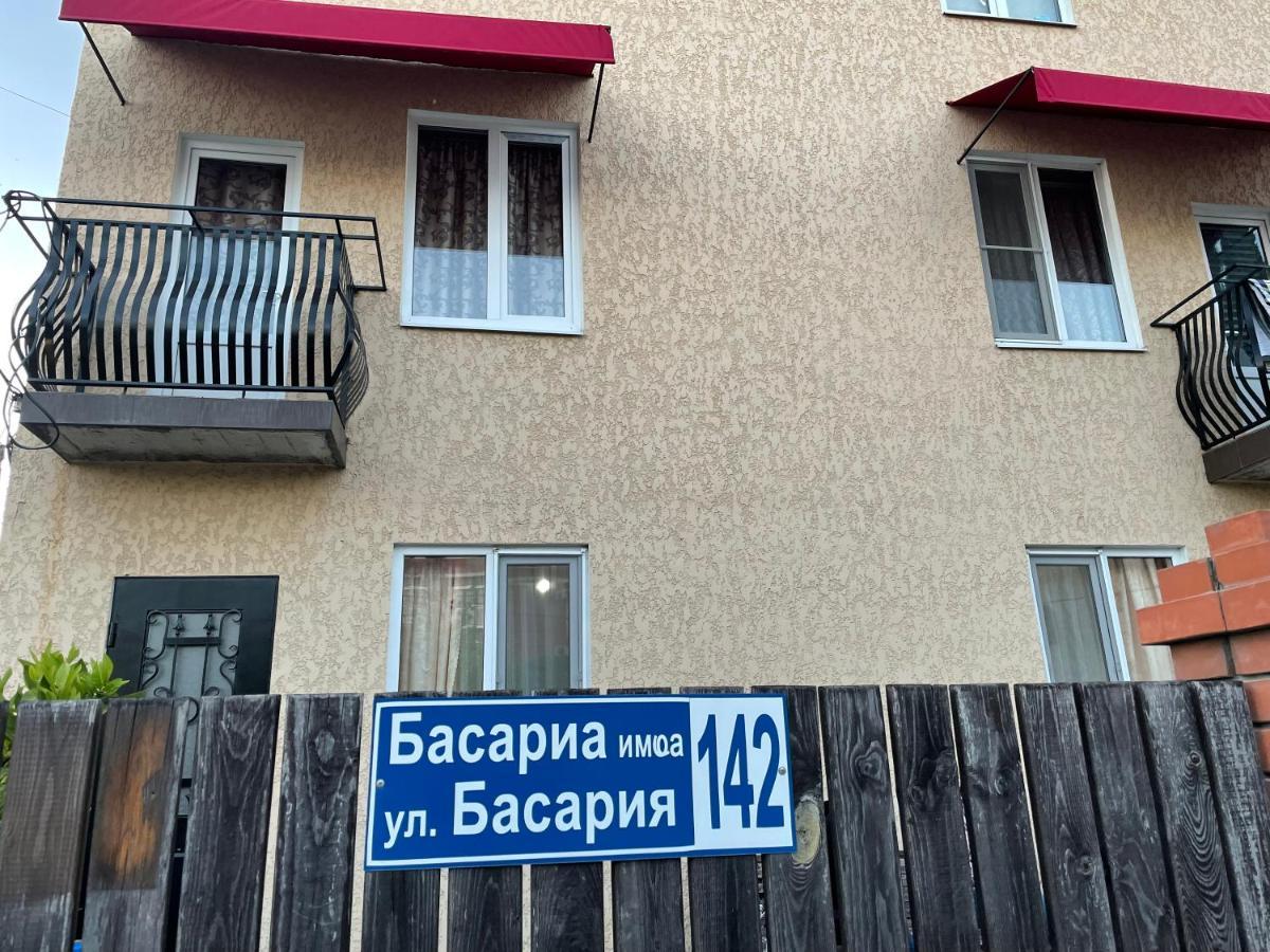 Guest House Guma Сухуми Екстериор снимка