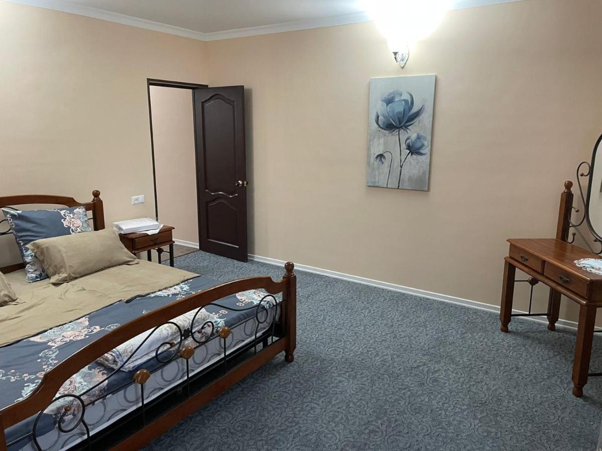 Guest House Guma Сухуми Екстериор снимка