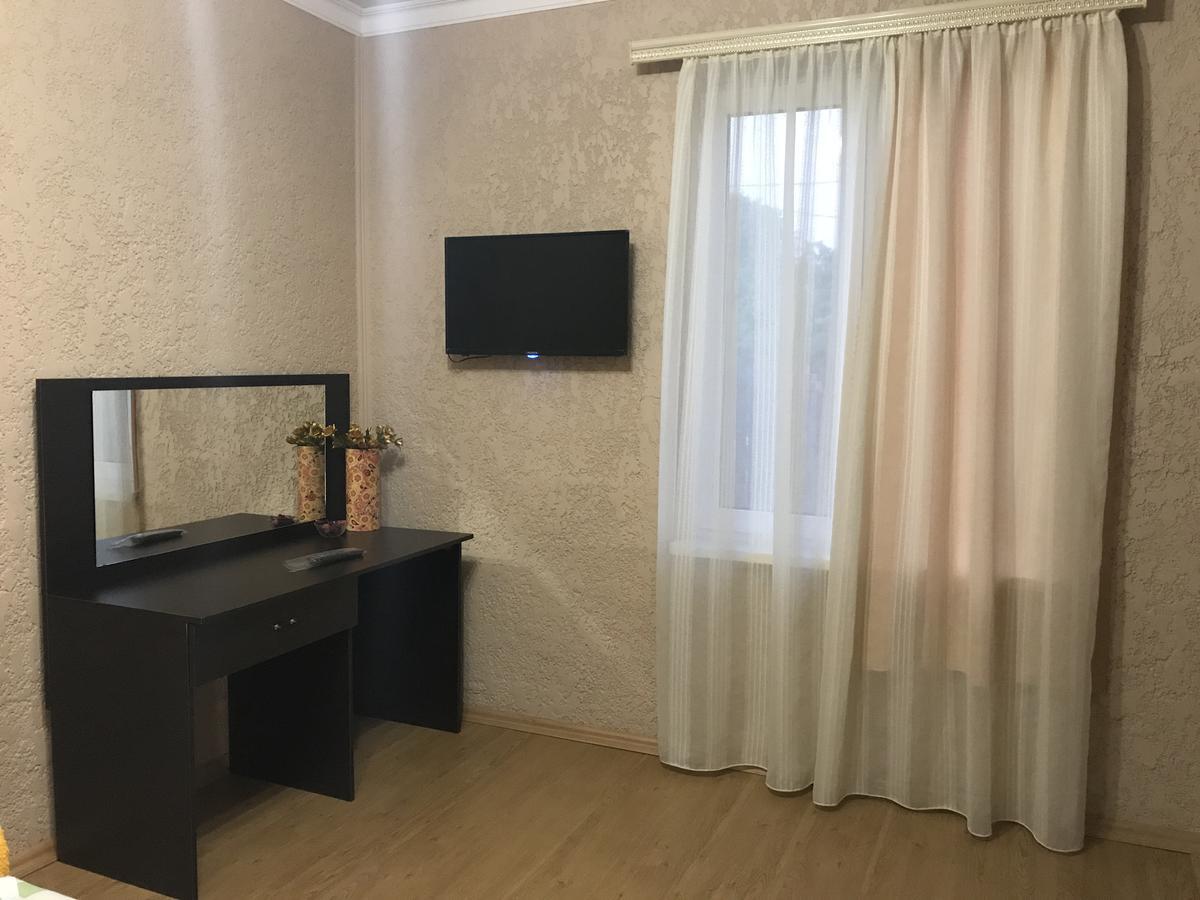 Guest House Guma Сухуми Екстериор снимка